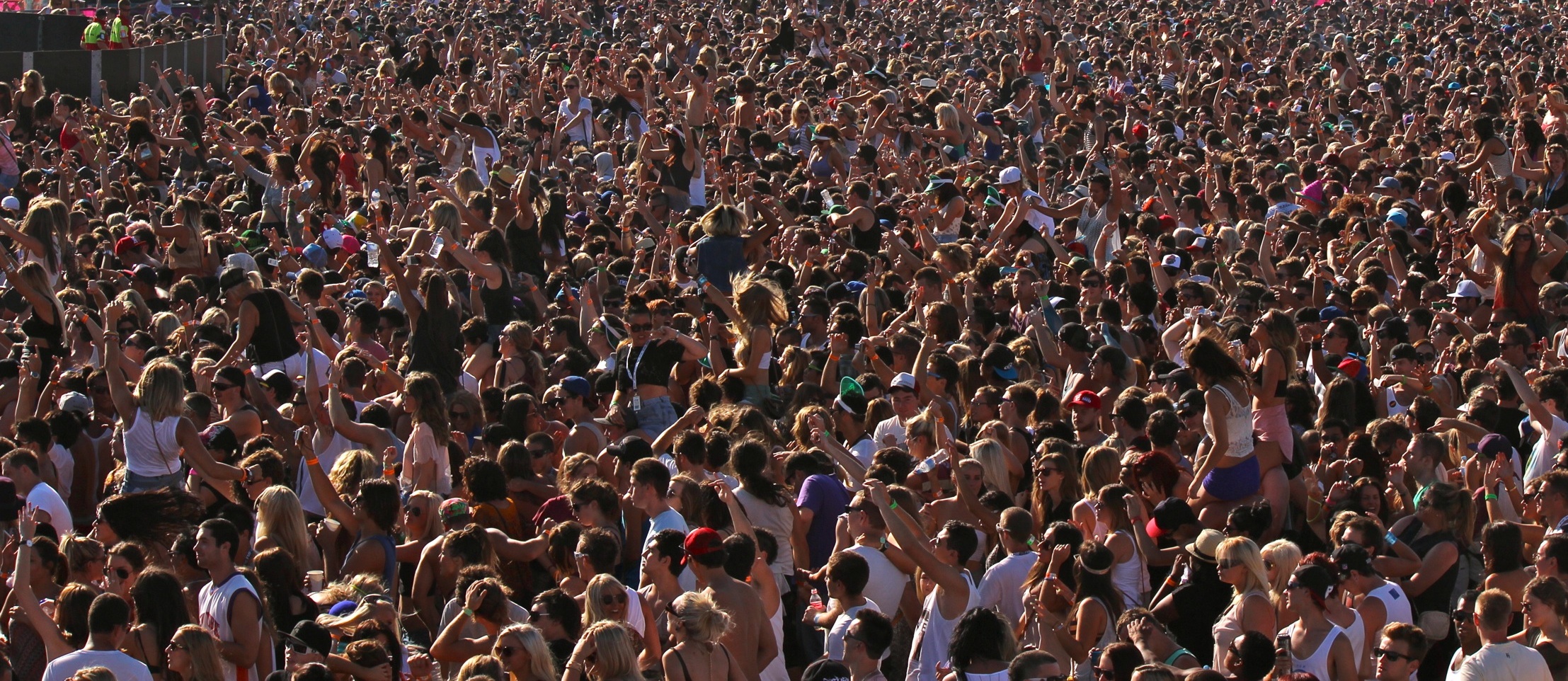 Видео про народ. Человек толпы. Много людей. Очень много людей. Множество людей.